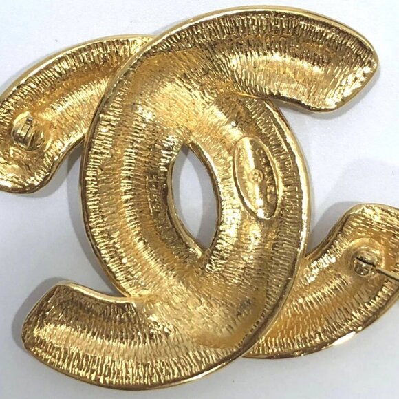 CHANEL CC Logo Quilted Matelasse Brooch Gold Tone Pin Auth w/Box D-o1150 - Picture 4 of 16